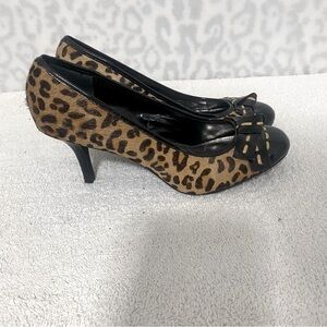 Alfani Hamilton Women’s Leopard Heel Shoes Patent Leather Cap Toe Bow 8M EUC
